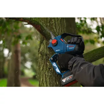   Bosch GKE 18V-15 Ágvágó fűrész (akku és töltő nélkül) kartondobozban (06008D7000)