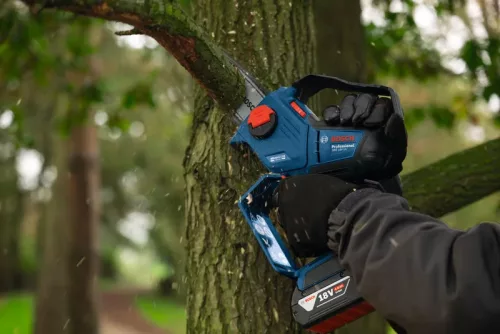 Bosch GKE 18V-15 Ágvágó fűrész (akku és töltő nélkül) kartondobozban (06008D7000)