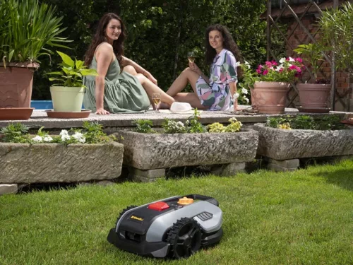 Riwall RRM 500 APP Akkumulátoros robotfűnyíró 500m2, Wi-Fi és Bluetooth vezérlési lehetőséggel