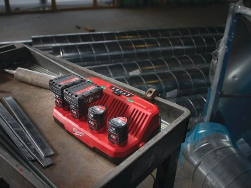 Milwaukee M12 C4 akkumulátor töltő 12V (4932430554)