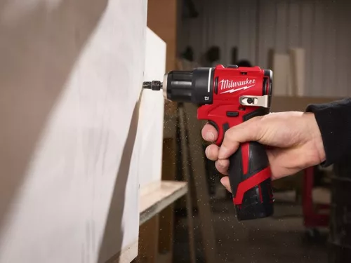 Milwaukee M12 BLDDRC-402C akkus fúró-csavarozó kofferben (12V 2x4,0 Ah)