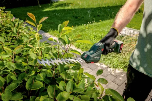 Metabo PowerMaxx SGS 12 Q Akkus Fűszegély és Bokorvágó 12V 1x2,0Ah szerszámtáskában (601608500)