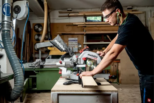 Metabo KGS 18 LTX BL 254 Akkus fejezőfűrész (Akku és töltő nélkül) (614254850)
