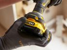 Stanley SFMCD700C2S-QW FatMax V20 Akkus fúró-csavarbehajtó 18V (2x1,5Ah+töltő)